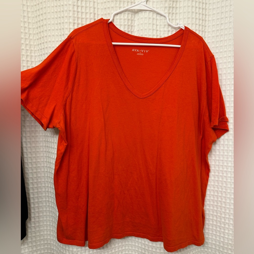 Red-orange Ava & Viv v-neck T-shirt.